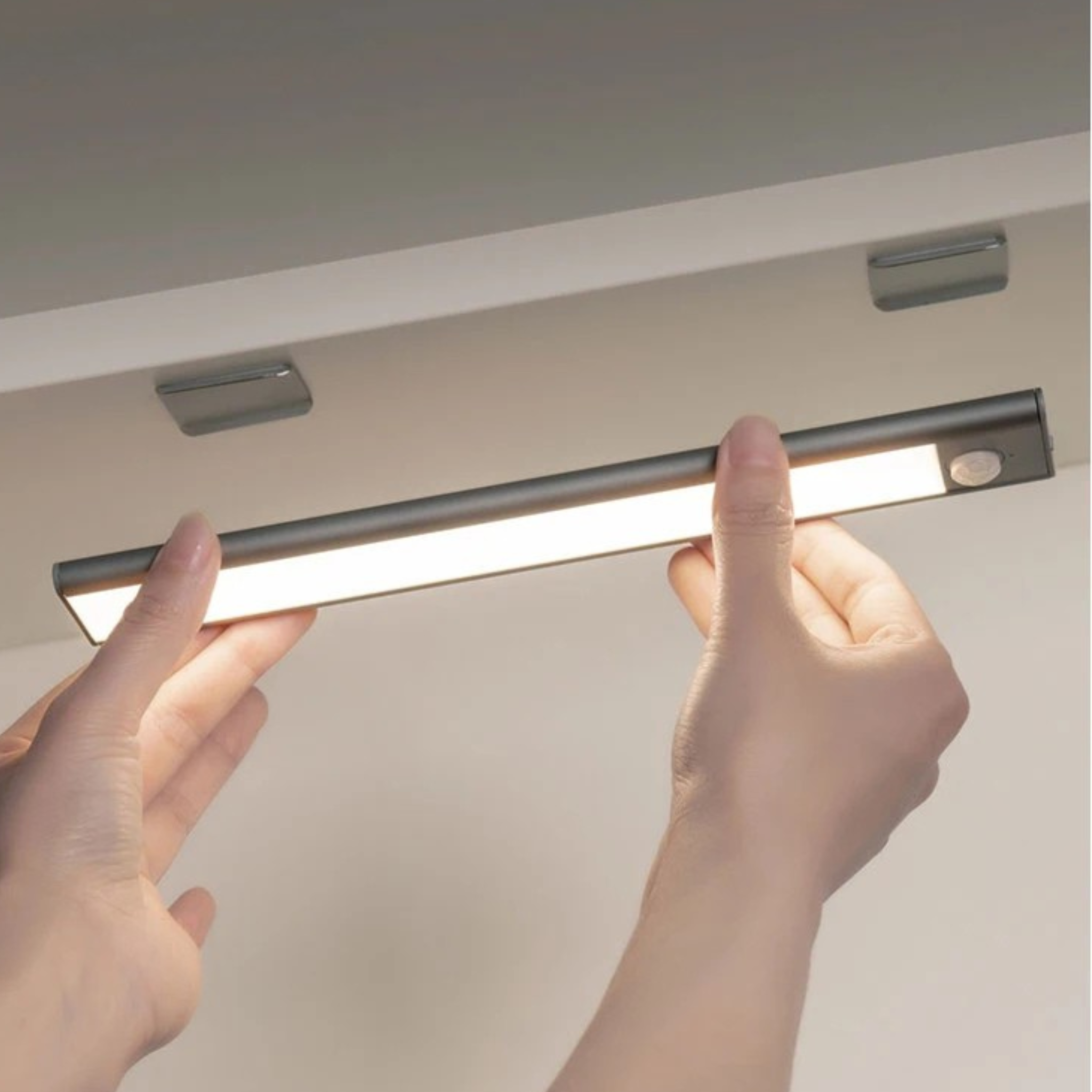 Luz LED Recargable USB con Sensor de Movimiento y Base Magnética – Iluminación Automática para Interiores